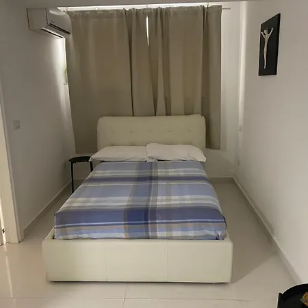 Nelblu 住宿加早餐酒店 滨海波利尼亚诺