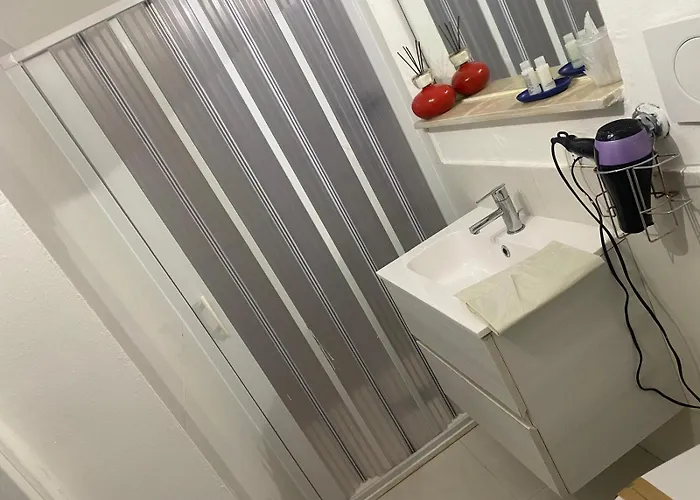 住宿加早餐酒店 Nelblu 滨海波利尼亚诺