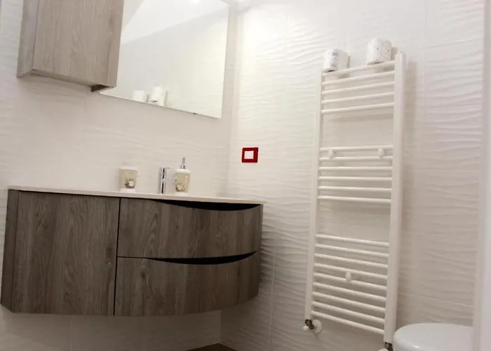 住宿加早餐酒店 Nelblu 滨海波利尼亚诺